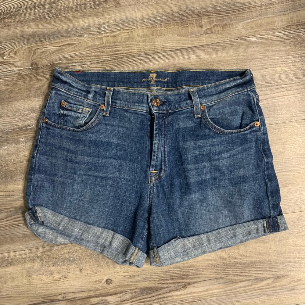 Jean shorts from 7 For All Mankind. Mid rise and very soft fabric.